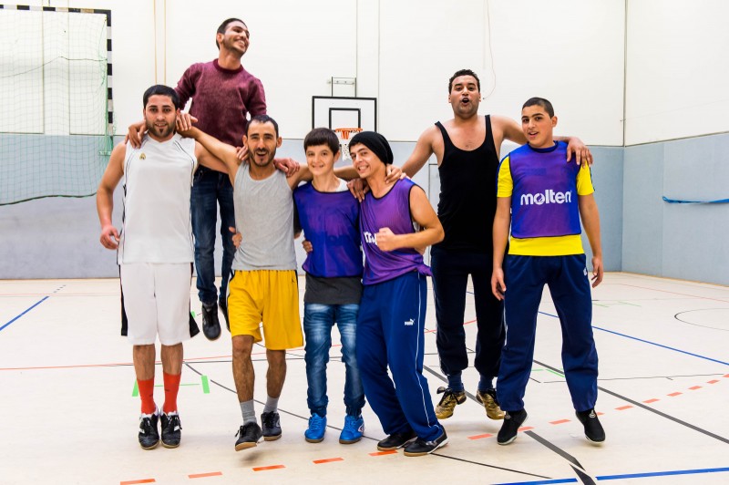 Der DOSB bildet Experten/innen in der sportbezogenen Flüchtlingsarbeit aus. Der DOSB bildet Experten/innen in der sportbezogenen Flüchtlingsarbeit aus.