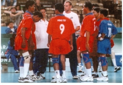 Kambodschas Nationalteam mit deutschem Experten bei den Paralympics 2000